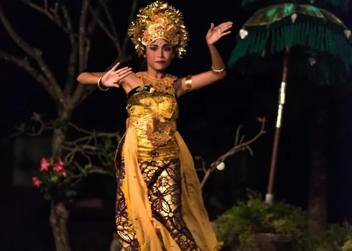 Sari & Pemuteran